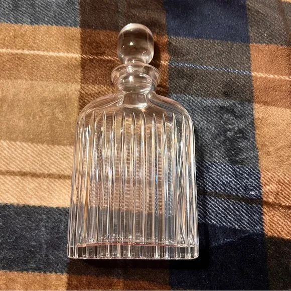 Atlantis Crystal Whiskey Bottle - Picture 5 of 15